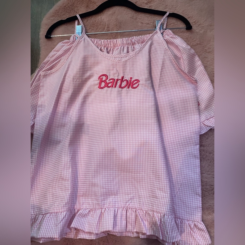Barbie pajama set. One size. Fits size small and definitely medium. Loose fit